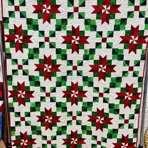 Peppermint Poinsettia Quilt